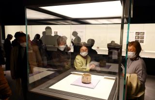 茶の湯の名碗一堂に 特別展が開幕　県立博物館 国宝など計９８点展覧