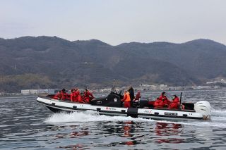 「絶景と絶叫のハーモニー」満喫　福山・鞆の浦で高速艇クルーズ体験