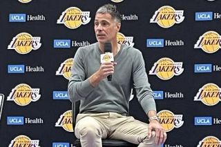 米ＮＢＡレーカーズ２兆円で売却　プロスポーツ最高額