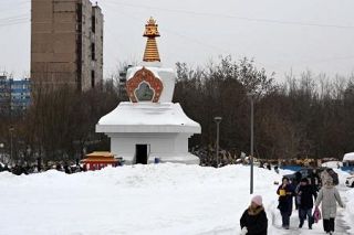 【世界の街から】春遠く