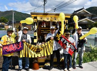 新見のタイガース神社　お礼参りのファン連日来訪