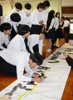 インターハイ歓迎、横断幕を作製　総社市実行委と地元２高協力
