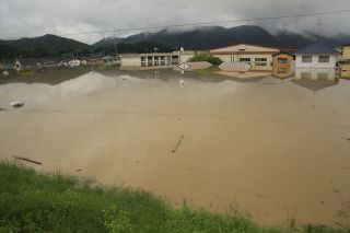 被災直後の真備収めた写真　７年ぶり出品、矢掛の愛好家岩本さん