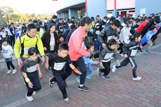 ８２０人 走り初め楽しむ　倉敷 新春マスカット周走大会