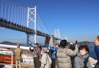 ショーや料理を堪能 船旅終え宇野港に　三井オーシャンフジ