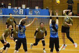 シーガルズ選手と市民チーム交流　赤磐で女子バレー大会