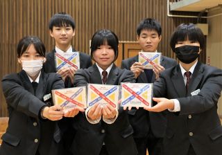 倉敷西中生が海難防止グッズ考案　外装に通報番号「１１８」あしらう