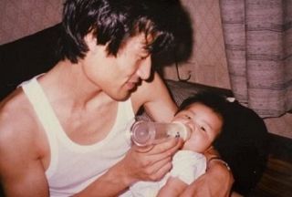 大好きだった父が突然「親子の縁を切る」、そしてコロナ禍での“自殺”　「創造主」を名乗る占い師の女の逮捕で明かされた「神の国」の真相とは…