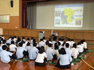 税関の仕事や薬物の危険性学ぶ　玉野高で宇野出張所が授業