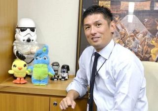 「国会議員夫婦」の夫が引退し、子育てを選んだ理由　妻の活動優先するため「自分が引く」、寺田学議員に聞く