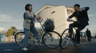 自転車のながらスマホ 動画で警鐘　岡山トヨペット、「青切符」受け作成