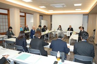 宿泊税導入検討へ委員会初会合　岡山市 観光財源確保向け議論