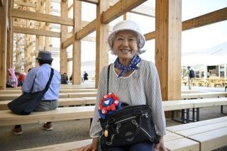 狙い目は朝と夕方、スニーカーとスラックスで歩きやすい格好を　愛知以降全万博に通う、経験豊富な「万博おばあちゃん」の会場攻略術
