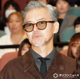 釈由美子、9歳長男と“ラブラブ”親子2ショット 『ゴジラ迎撃作戦』満喫