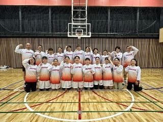 「音がない世界」で戦うデフバスケ、日本代表はどうやって戦術を共有しているのか　コーダの監督が見てほしい「聴覚に頼らない意思疎通」