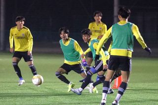環太平洋大 初の８強狙う ６日開幕の全日本大学サッカー チーム率いる学生ヘッドコーチ羽山さん