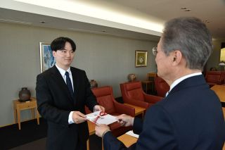 社会福祉に活用を　アミパラが１００万円寄付　山陽新聞社会事業団に