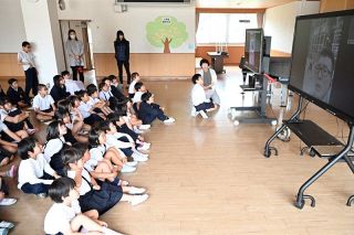万博の雰囲気 ズームで結び伝える　ブース出展 西粟倉村が小中学生に