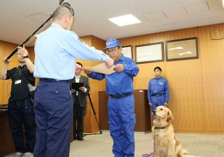 ルイ号お見事！ 行方不明者発見　県警嘱託犬へ感謝状 倉敷署