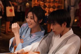 池田エライザ、阿達慶とのさわやか浴衣ショット公開　“ふたりだけ”の時間のはずが…映画『リライト』場面写真が公開