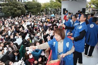 岡山・宗忠神社で節分祭　「福は内、鬼は内」福豆２万袋