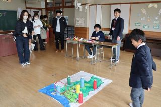 玉野・鉾立小で地域交流イベント　ゲームや出し物 児童が企画