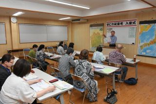 算数や国語、学び直しに役立てて　久世公民館で真庭市教委講座スタート