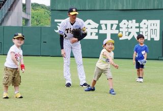 元阪神 能見篤史さんらに技術学ぶ　倉敷で小学生ら野球教室