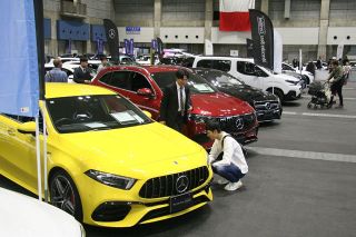 輸入中古車３００台展示販売　きょうまで、コンベックス岡山