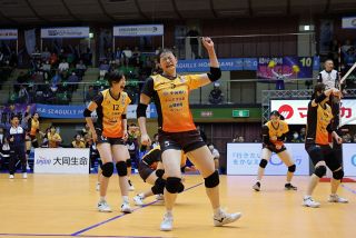 シーガルズ破顔１勝　埼玉上尾に３ー１で逆転勝ち　今季初白星　バレーＳＶ女子
