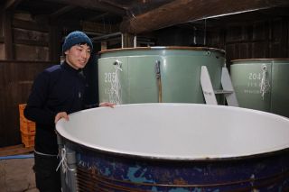 若手蔵人が新商品開発へ　辻本店 飲み手との距離縮めたい