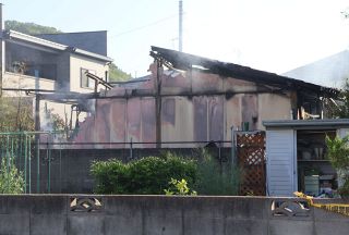 倉敷で民家全焼　