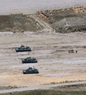 戦車射撃訓練で陸自隊員３人死亡　砲弾が破裂、大分の演習場