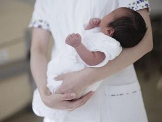 出生数、１０年連続で最少更新　２５年７０万人、少子化進む