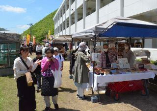 グルメや催しを楽しむ　和気・佐伯で初のマルシェ