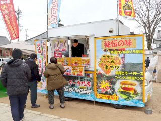 キッチンカー参上・とらやヤンキーバーガー（総社市）　赤身のおいしさ伝えたい