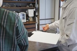 知的障害につけこむ悪質リフォーム、老後資金３０００万円を根こそぎ奪った卑劣な手口　きっかけは、自宅にかかってきた１本の電話。１人になった隙を狙われた？それともたまたま？