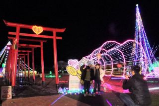 真庭イルミ １５万個ＬＥＤ照らす　地元有志が企画、１４日まで