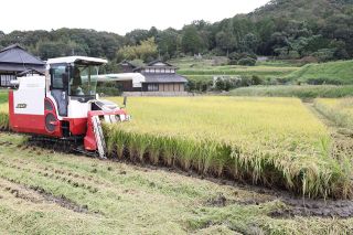 【岐路に立つコメ】第２部 あえぐ農家 ③中山間農地　効率化、インフラ維持限界