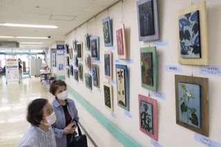 草木染愛好家グループが作品展　和気町の平病院で２６日まで