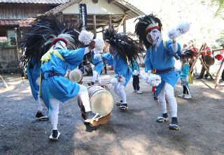 跳びはねながら舞い無病息災願う　井原・芳井町で「三原渡り拍子」
