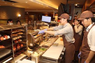 目の前で調理、目玉の新型店舗　サンマルクが５日東京に１号店