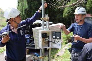 高周波でクマを遠ざけろ　目撃相次ぐ岐阜・白川郷の村に装置　岡山理科大・辻特担教授らが設置