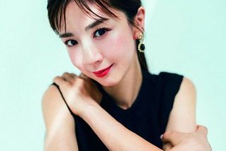 ほしのあき、芸能界入りのきっかけくれた“恩人モデル”と2ショット「もう30年以上の長いお付き合い！」