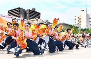 おかやま桃太郎まつり開幕　うらじゃ、ステージ 街中に熱気と笑顔