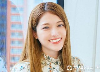 中島健人『遊戯王』激レアカード片手にウインク パリの名所背景に大