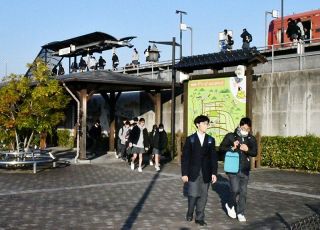 矢掛高の魅力アップへ 町が後押し　制服や交通費助成 駅愛称に校名