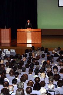 変形性膝関節症 症状や予防を説明　岡山でシンポ、１２００人学ぶ