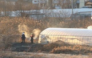 枯れ草火災 山陽線が一時見合わせ　里庄―笠岡間沿線 １１００人影響