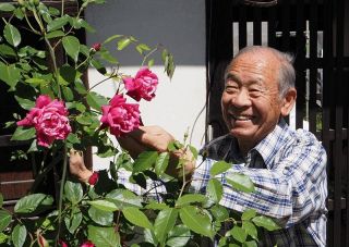 つなぐローズマインド（下）廉塾バラ 重政憲之さん　地域の宝でまちおこし